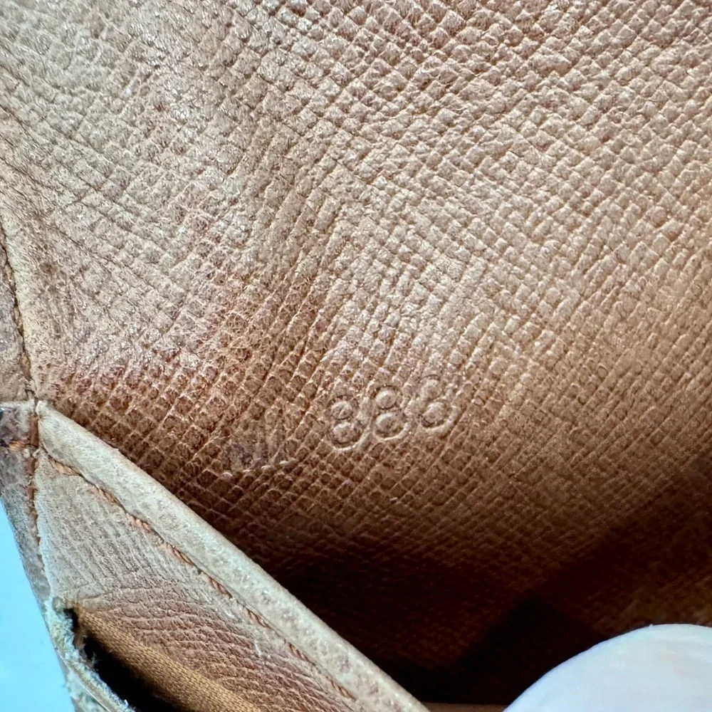 Louis Vuitton Vintage Monogram LARGE International Wallet OS